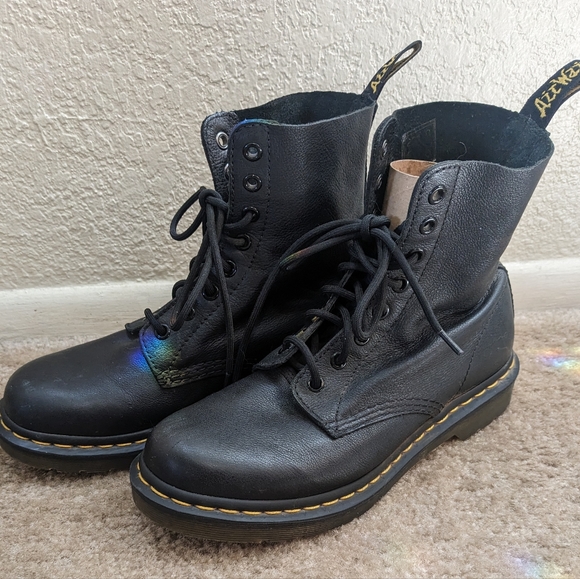 Genuine leather Dr.Martens original black boots with classic yellow stiching - Picture 4 of 6